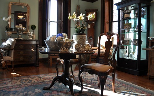 1441155952-antiques-background