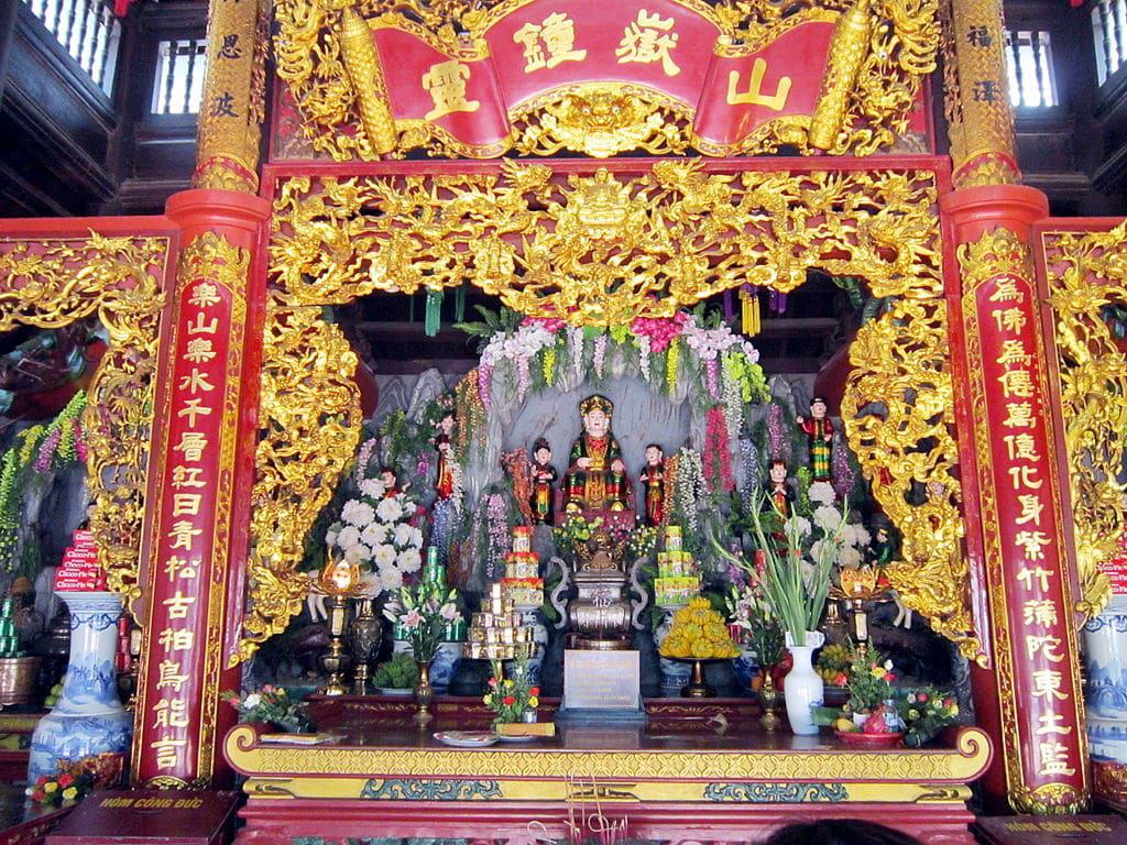 1024px-Cung tho ThanH mau thuong ngan trong phu tay ho