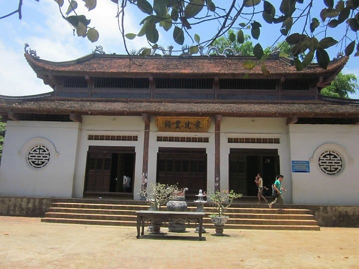 Đền Đông Cuông