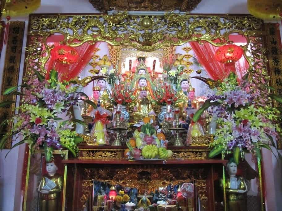 Ban công đồng Đền Mẫu 