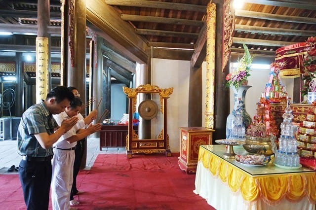 thap-huong-tho-cung-640x426