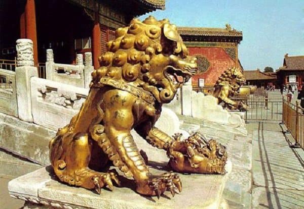 Tượng sư tử thường được đặt trước phủ quan lại để trừ tà. (Ảnh: Internet)