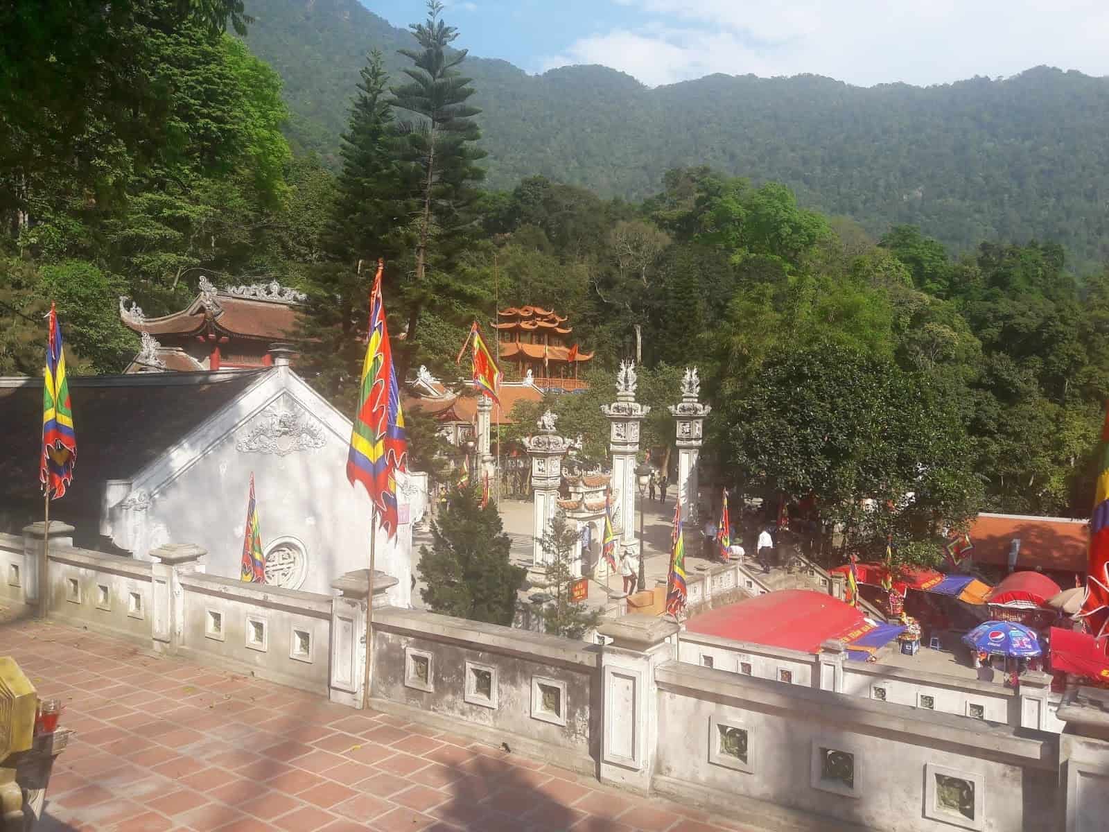 Cảnh khu tâm linh Tây Thiên nhìn từ đền Cô Chín Tây Thiên 
