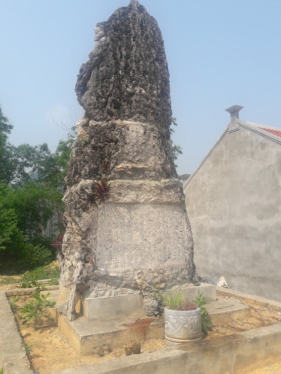 Tấm văn bia Lê Lợi đã được phục dựng