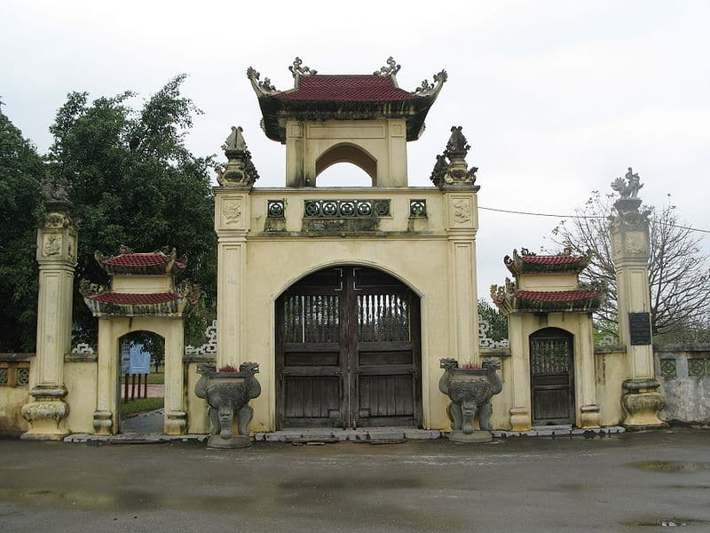 Cổng Tam quan Đền mẫu Âu Cơ