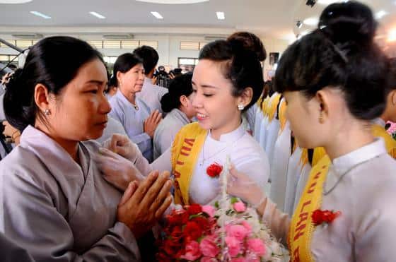 Ngày lễ Vu Lan là dịp “nhắc nhở” các thế hệ con cháu chúng ta nhớ tới công ơn dưỡng dục sinh thành của cha mẹ, ông bà, tổ tiên cũng như những đóng góp to lớn của các anh hùng dân tộc, những người có công với đất nước.