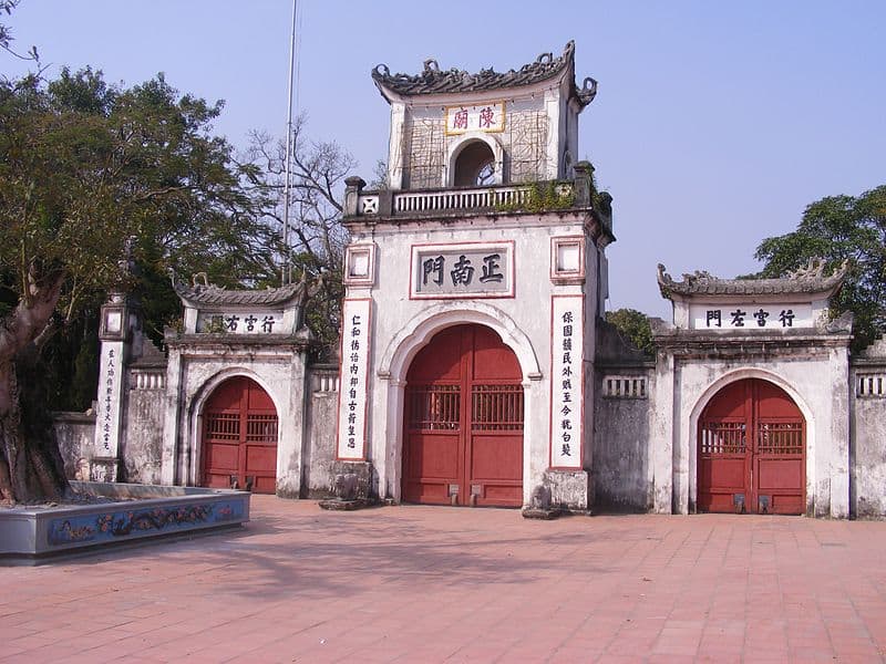 Chính môn.