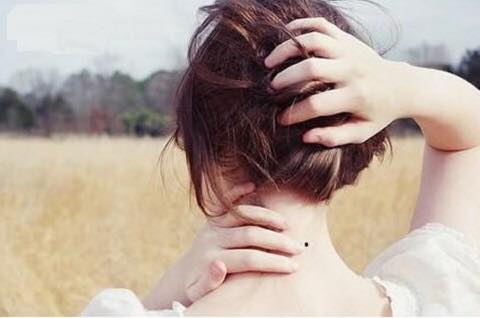 Nốt ruồi sau gáy